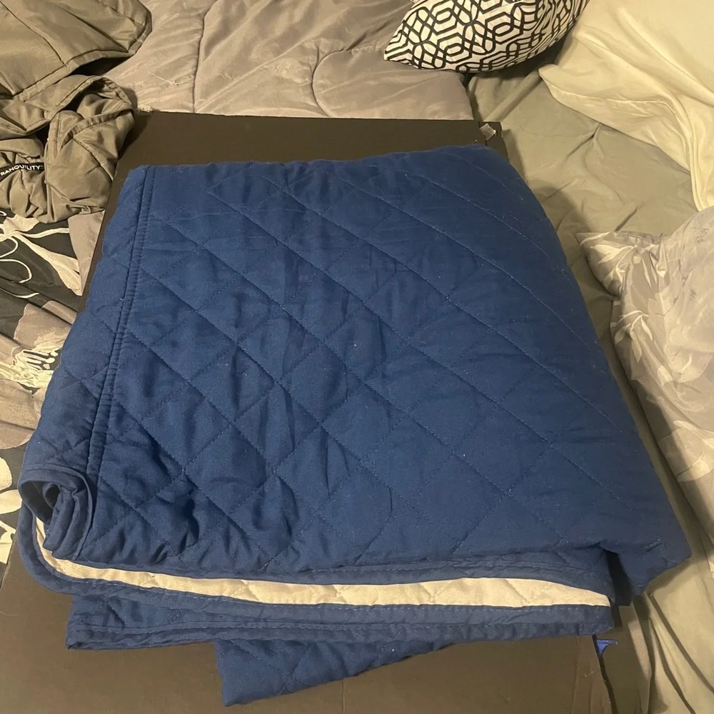 Elegant Blue Quilted Couch Cover (Loveseat)